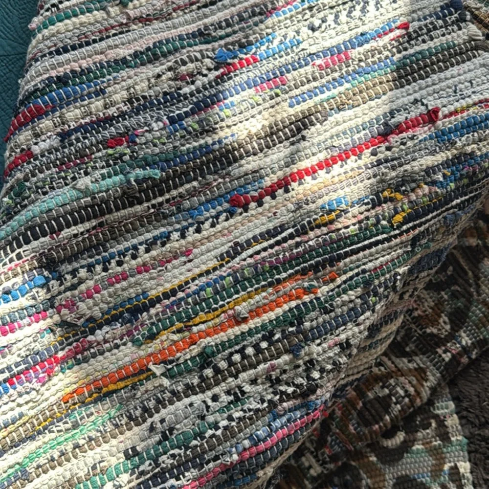 Elegant Patterned Rug - Picture 3 of 5